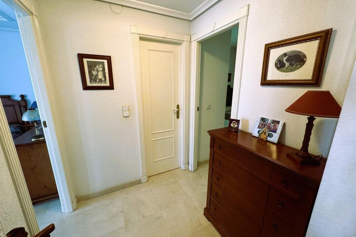 Resale - Apartment  - Torrevieja - Paseo maritimo