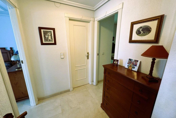 Resale - Apartment  - Torrevieja - Paseo maritimo