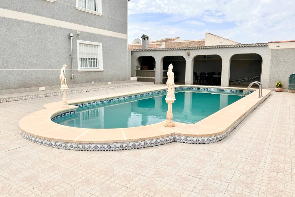 Reventa - Villa for sale - Torrevieja - San Luis