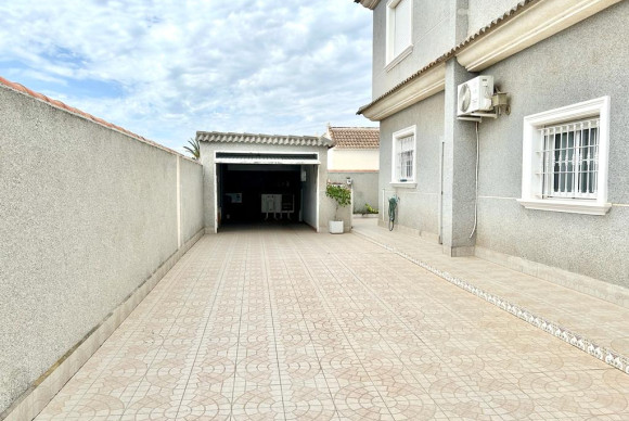 Reventa - Villa for sale - Torrevieja - San Luis
