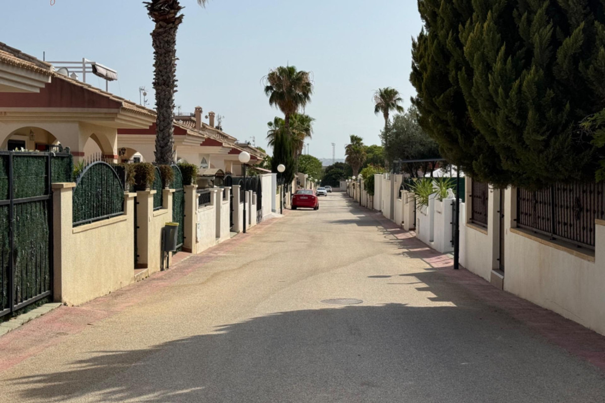 Resale - Villa - Torrevieja - Aguas nuevas 2