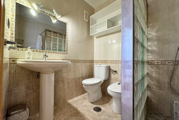 Resale - Apartment  - Torrevieja - Playa del cura