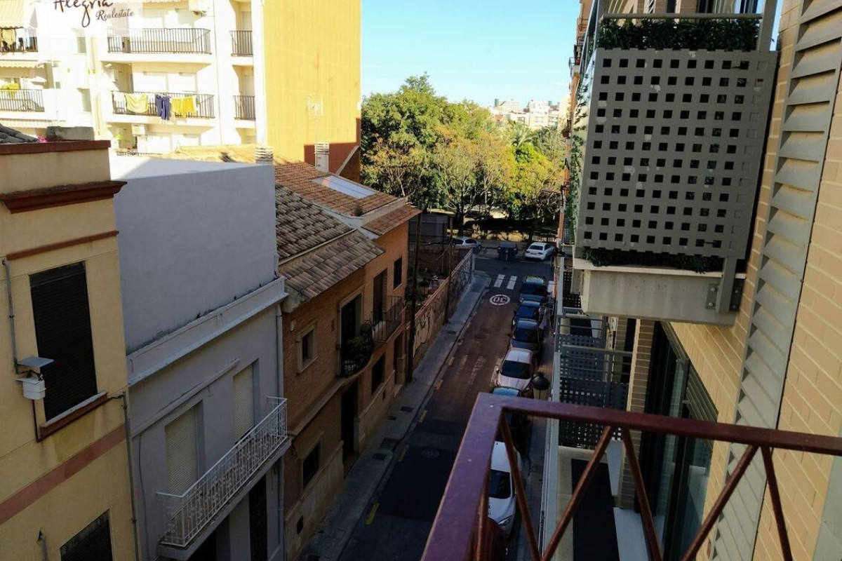 Resale - Apartment  - Valencia - En Corts