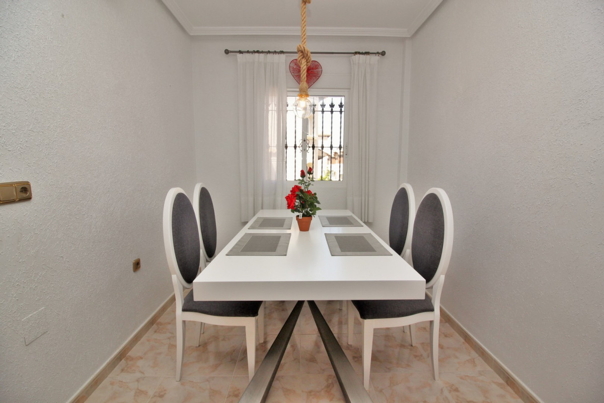 Resale - Villa - Villamartin