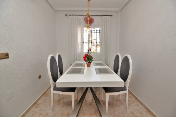 Resale - Villa - Villamartin