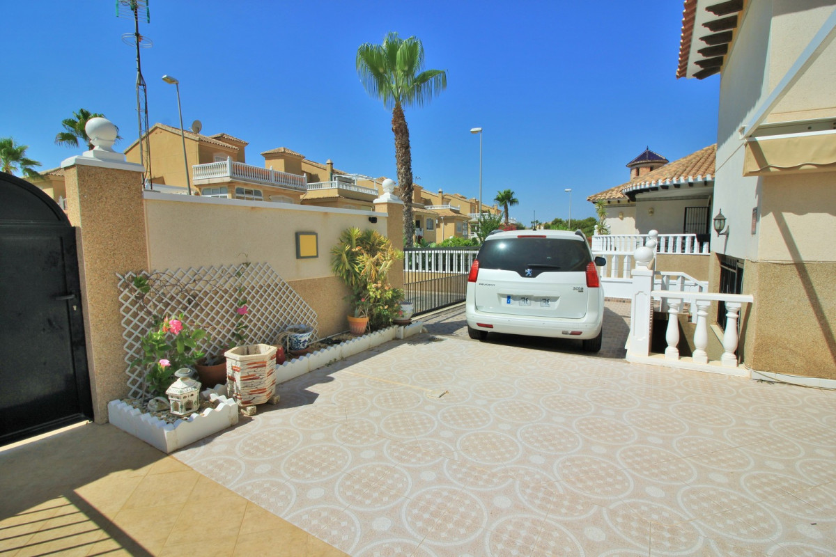 Resale - Villa - Villamartin