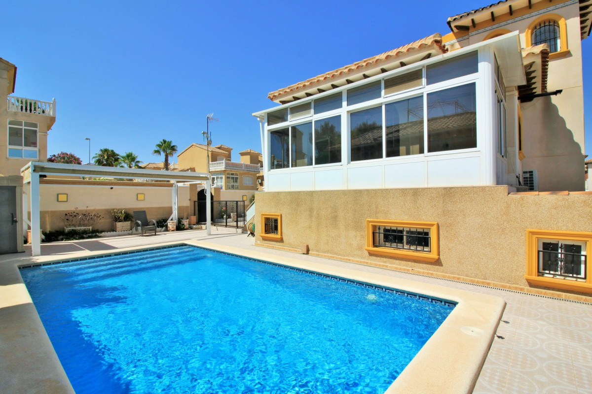 Resale - Villa - Villamartin