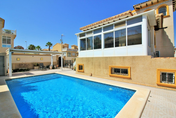 Resale - Villa - Villamartin