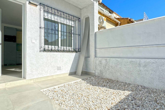 Resale - House - Orihuela Costa - Villamartin