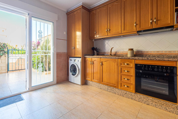 Resale - Terraced house - Torrevieja - Punta prima