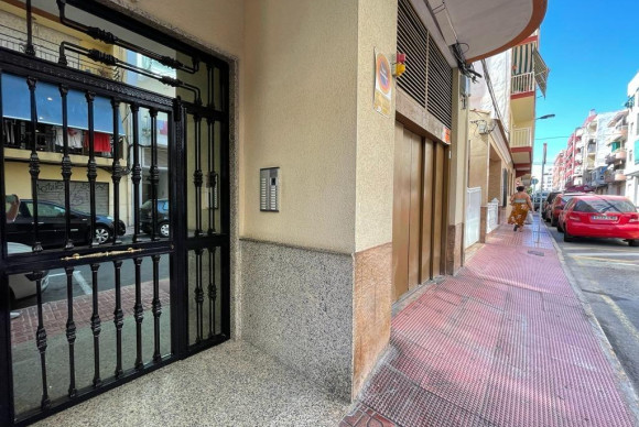 Resale - Apartment  - Torrevieja - Habaneras