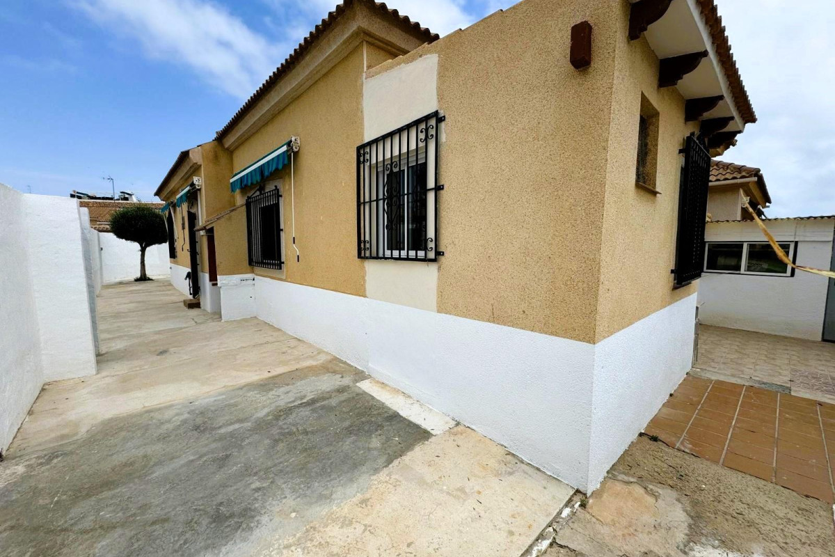 Resale - House - Torrevieja - Las calas