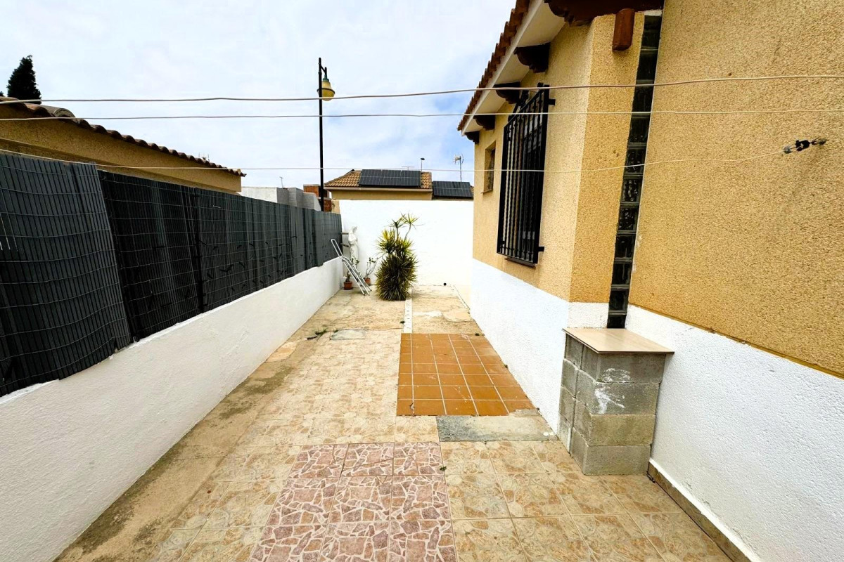 Resale - House - Torrevieja - Las calas