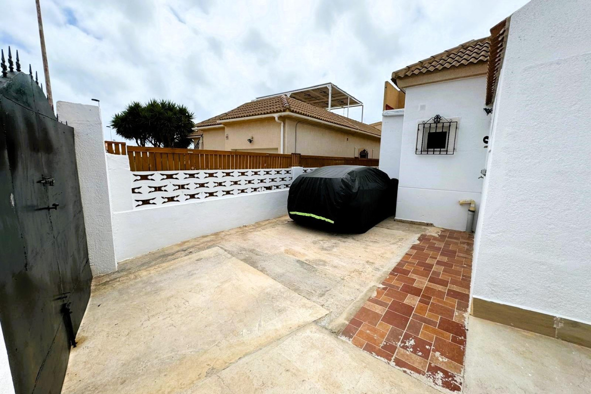 Resale - House - Torrevieja - Las calas