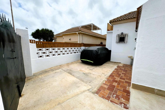 Resale - House - Torrevieja - Las calas