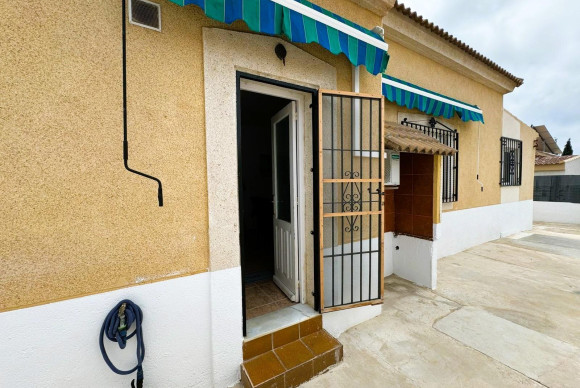 Resale - House - Torrevieja - Las calas