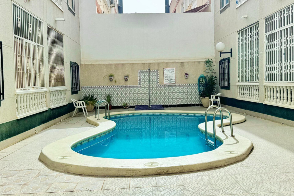 Resale - Apartment  - Torrevieja - Playa de los locos