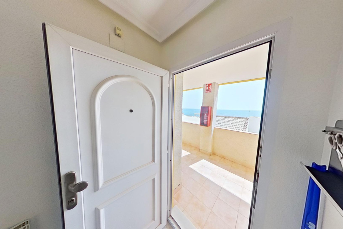 Resale - Apartment  - Torrevieja - Eliseos playa