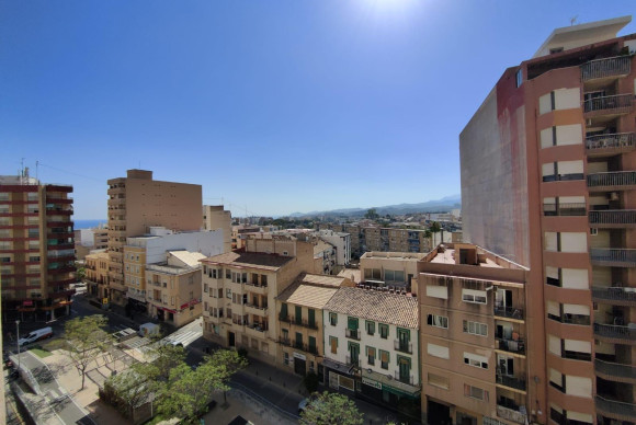 Resale - Apartment  - Villajoyosa - 2a linea