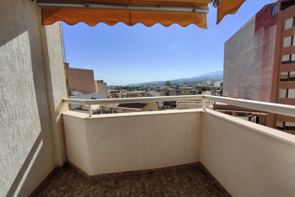 Resale - Apartment  - Villajoyosa - 2a linea