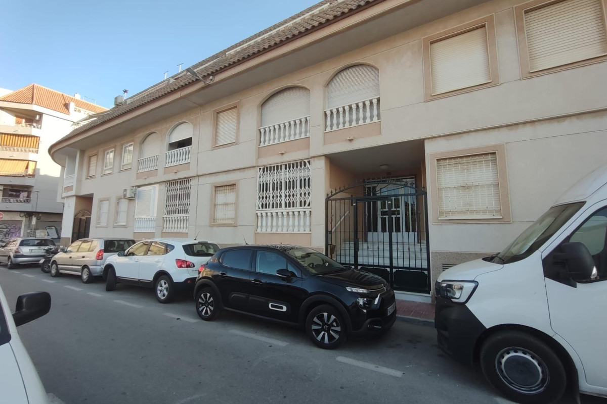 Resale - Apartment  - Torrevieja - Acequion