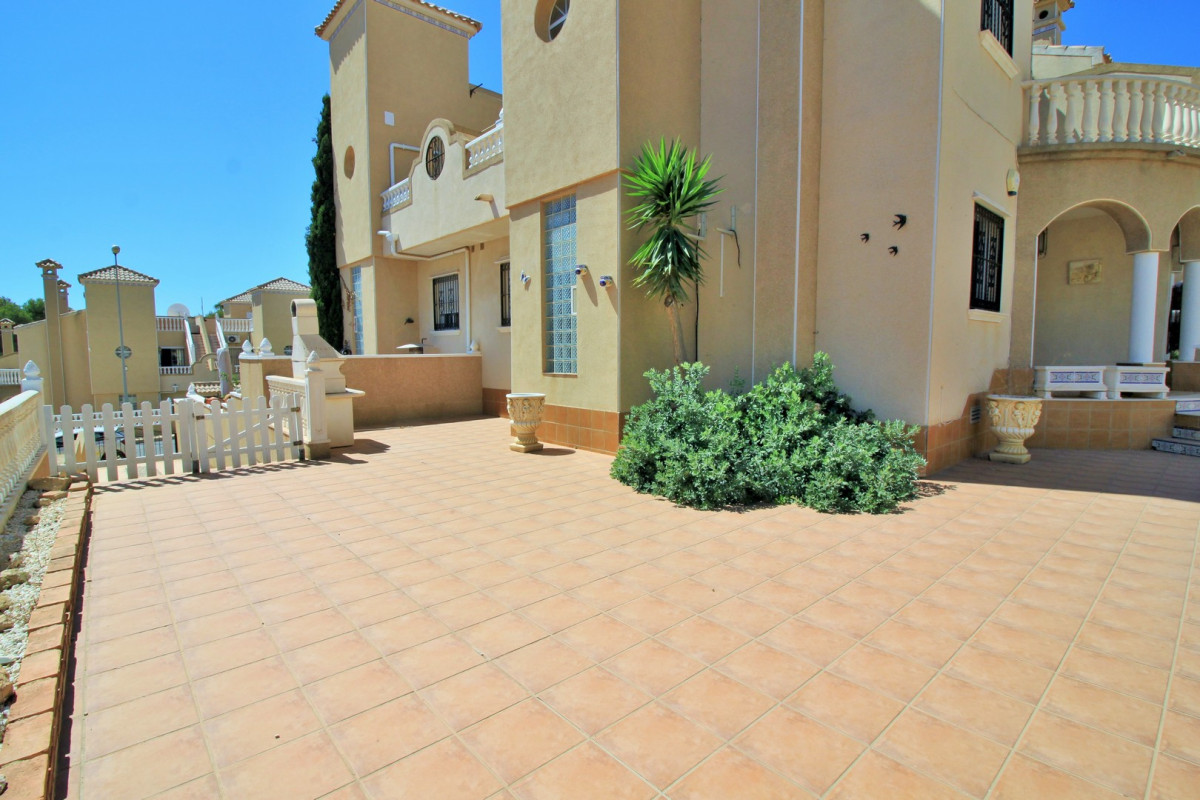 Resale - Townhouse - Villamartin