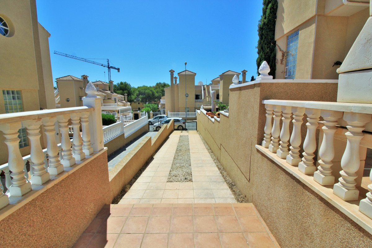 Resale - Townhouse - Villamartin