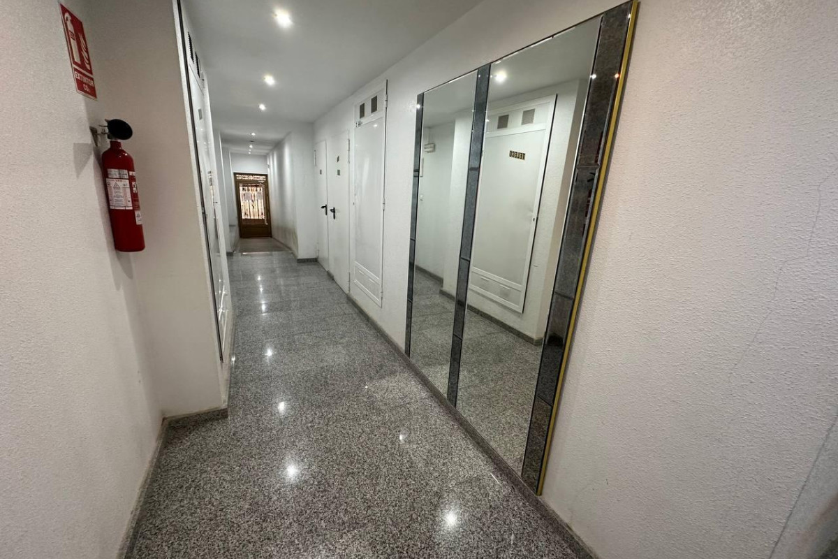 Resale - Apartment  - Torrevieja - Playa de los locos