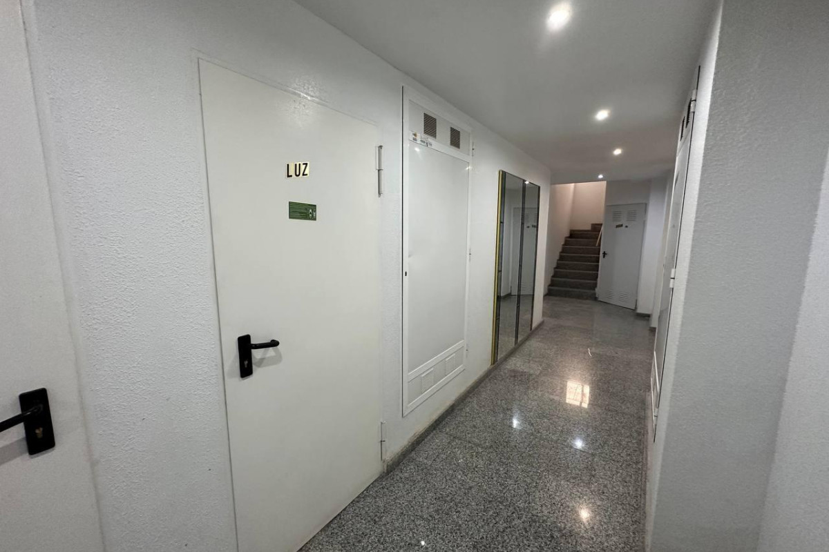 Resale - Apartment  - Torrevieja - Playa de los locos