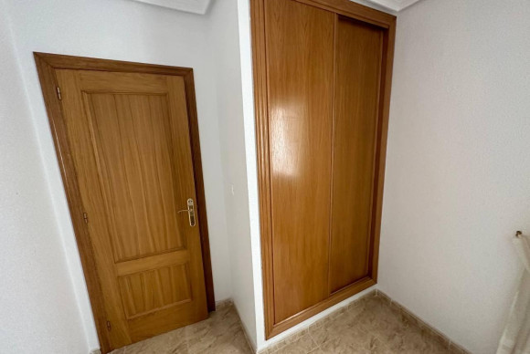 Resale - Apartment  - Torrevieja - Playa de los locos