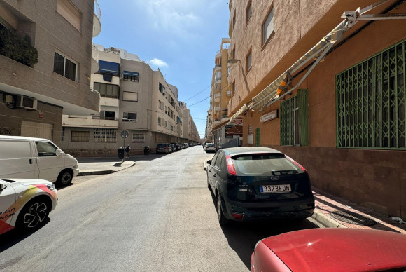 Herverkoop - Winkel Ruimte - Torrevieja - Estacion de autobuses