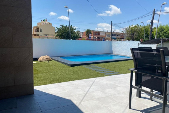 Reventa - Villa - Torrevieja - Los balcones