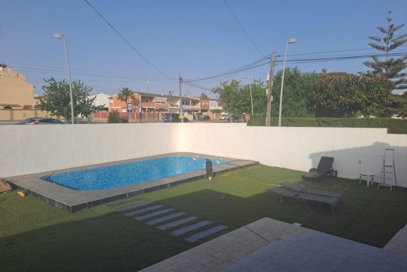 Reventa - Villa - Torrevieja - Los balcones