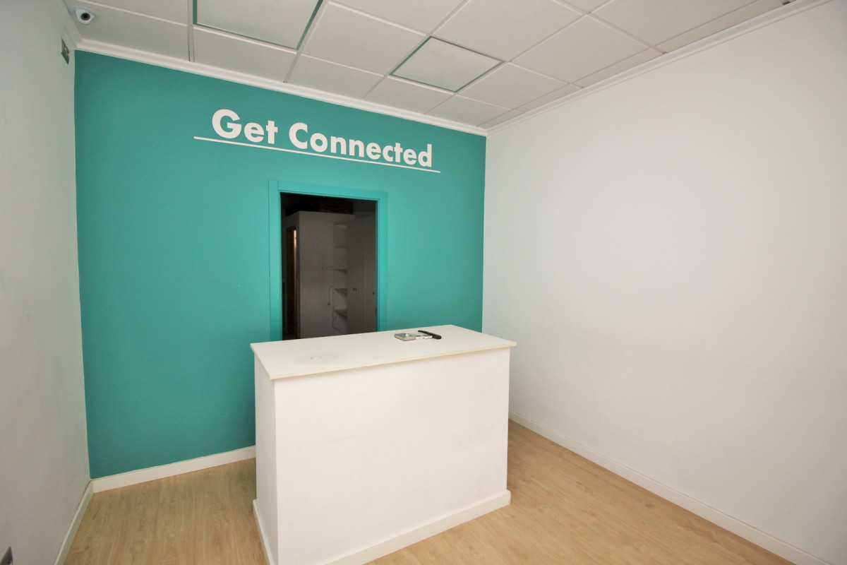 Revente - Commercial Unit - Villamartin