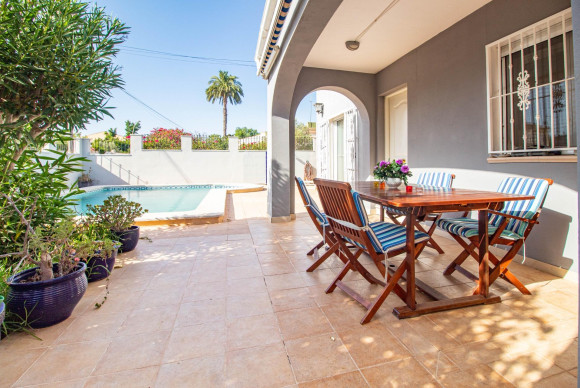 Reventa - Villa - Torrevieja - Los balcones