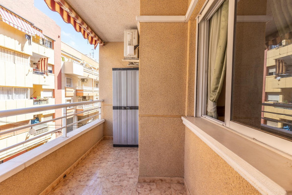 Resale - Apartment  - Torrevieja - Estacion de autobuses