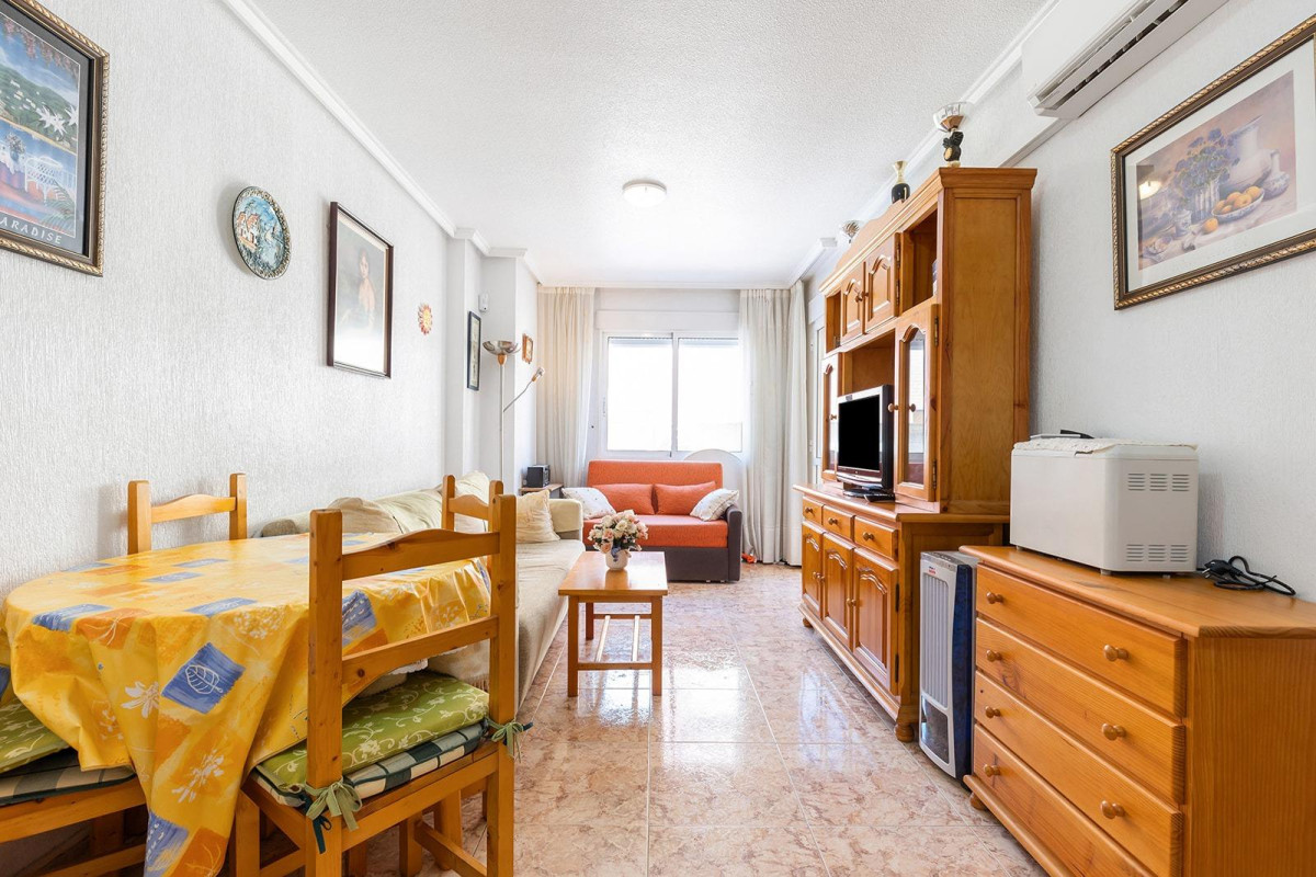 Resale - Apartment  - Torrevieja - Estacion de autobuses