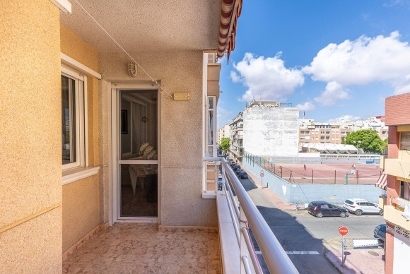 Resale - Apartment  - Torrevieja - Estacion de autobuses