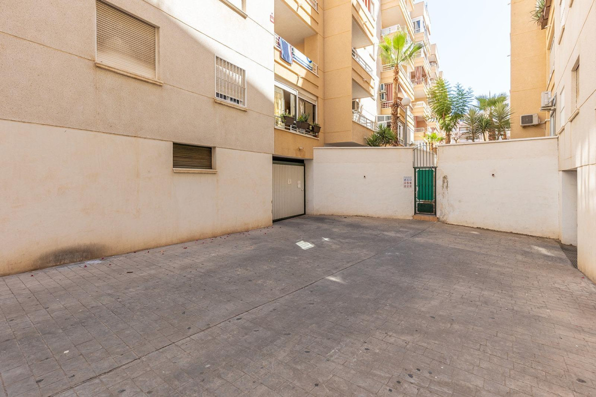 Resale - Apartment  - Torrevieja - Estacion de autobuses