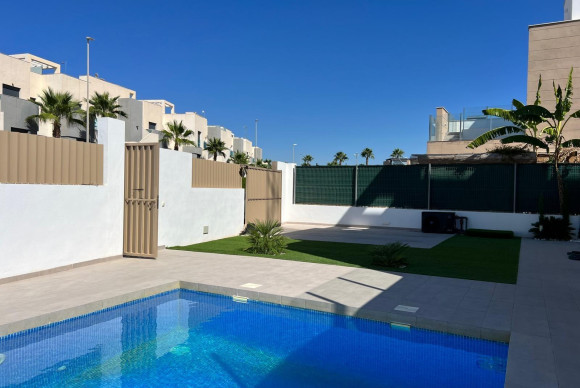 Resale - Villa - Guardamar del Segura - Guardamar - El Raso