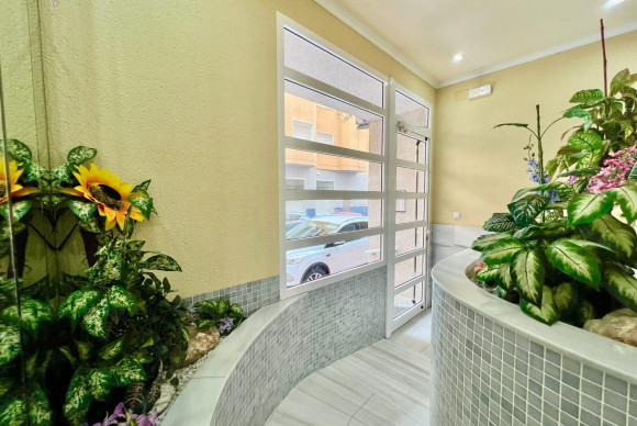 Resale - Apartment  - Torrevieja - Playa del cura