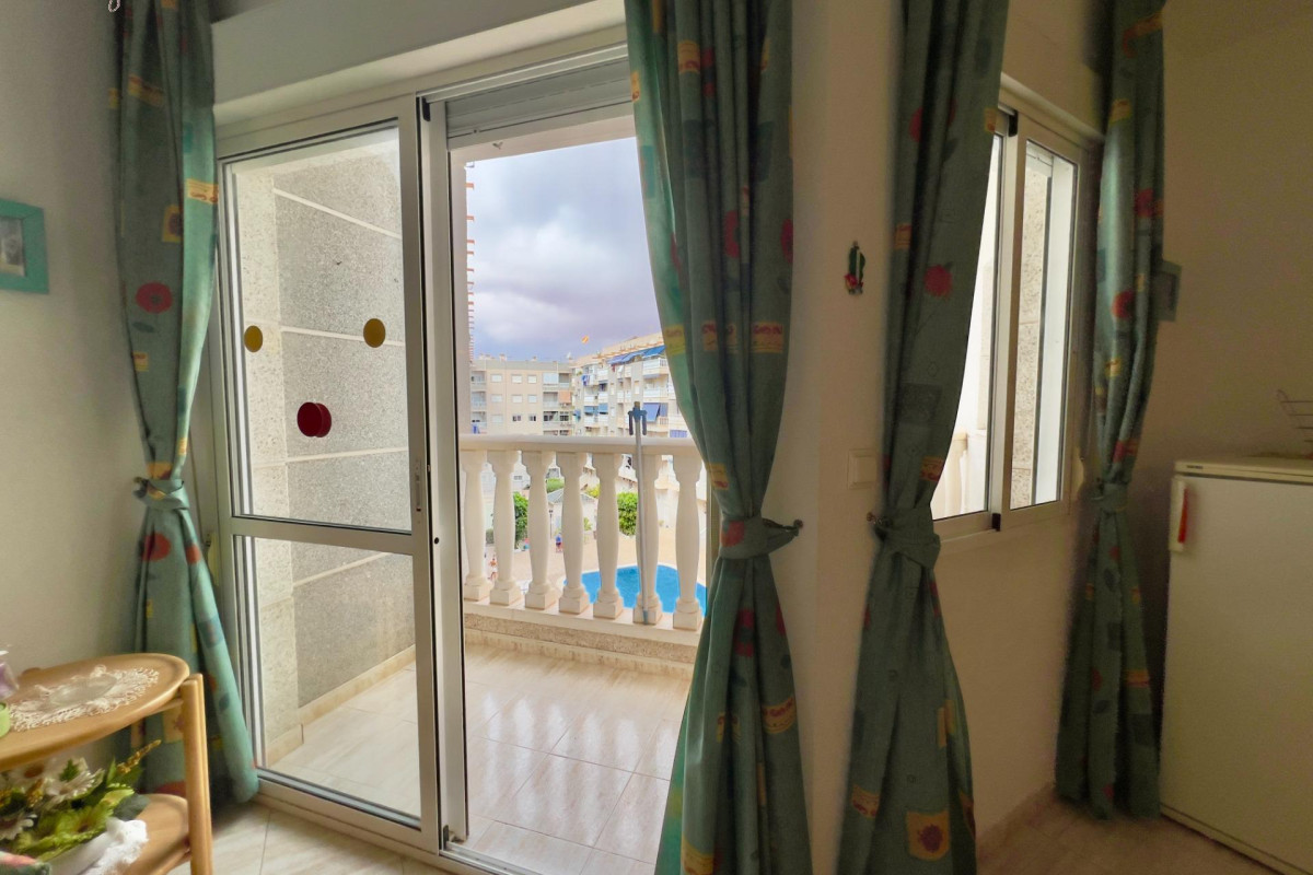 Resale - Apartment  - Torrevieja - Playa del cura