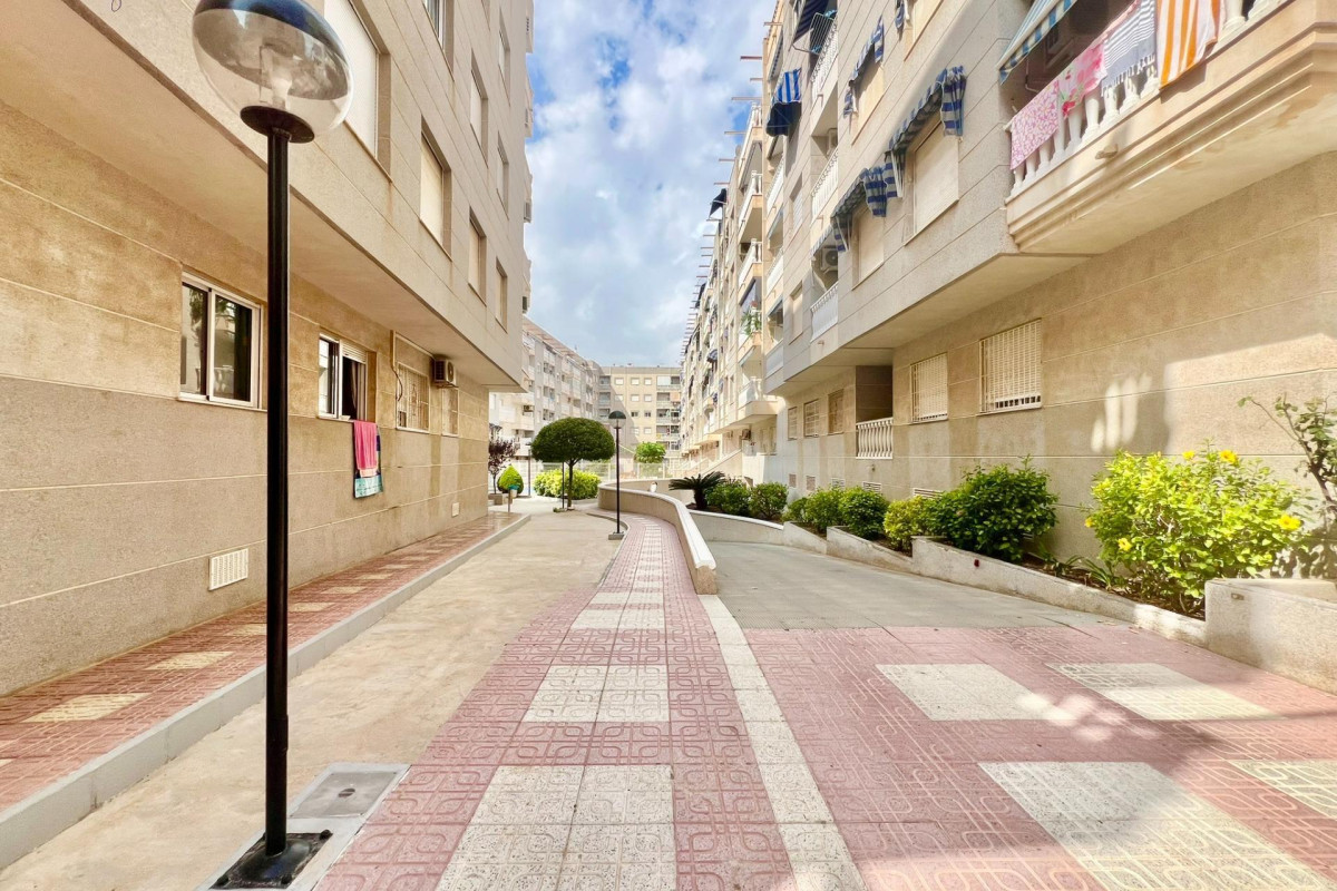 Resale - Apartment  - Torrevieja - Playa del cura