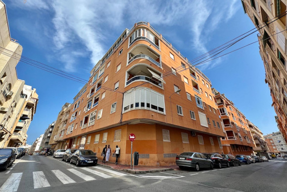 Resale - Apartment  - Torrevieja - Playa del cura