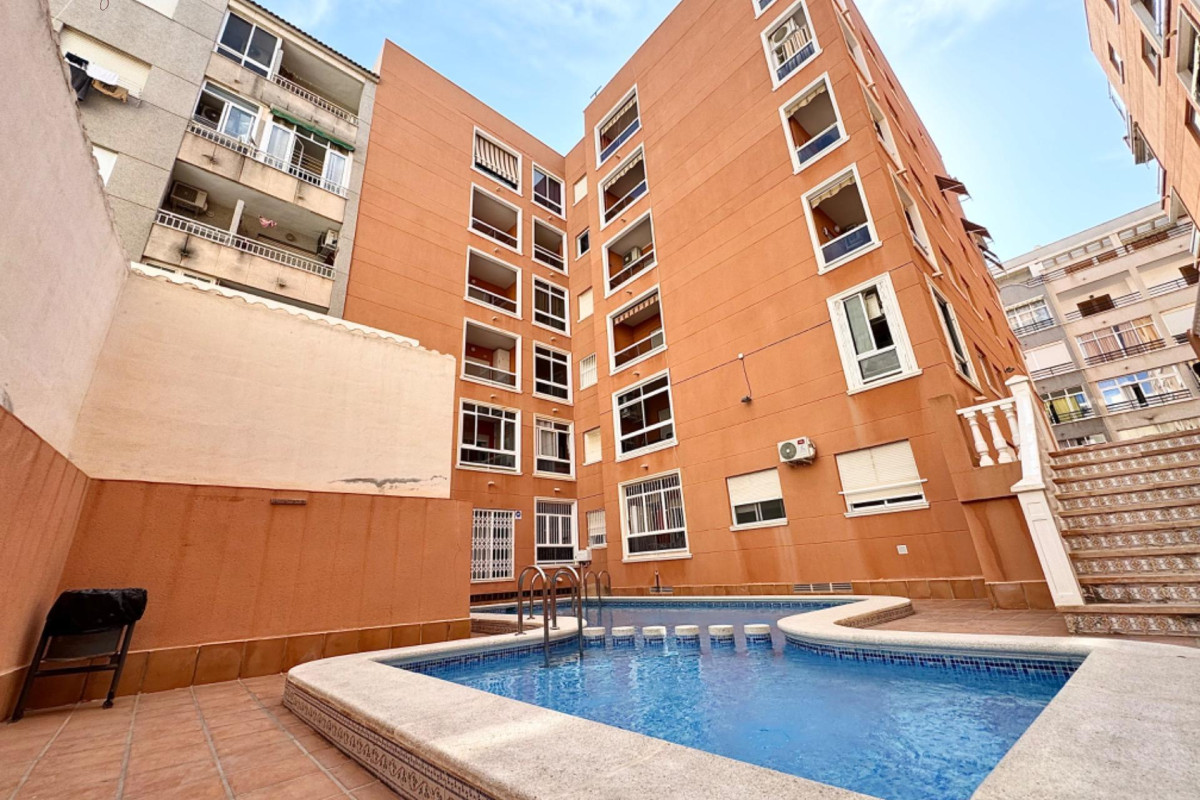 Resale - Apartment  - Torrevieja - Playa del cura