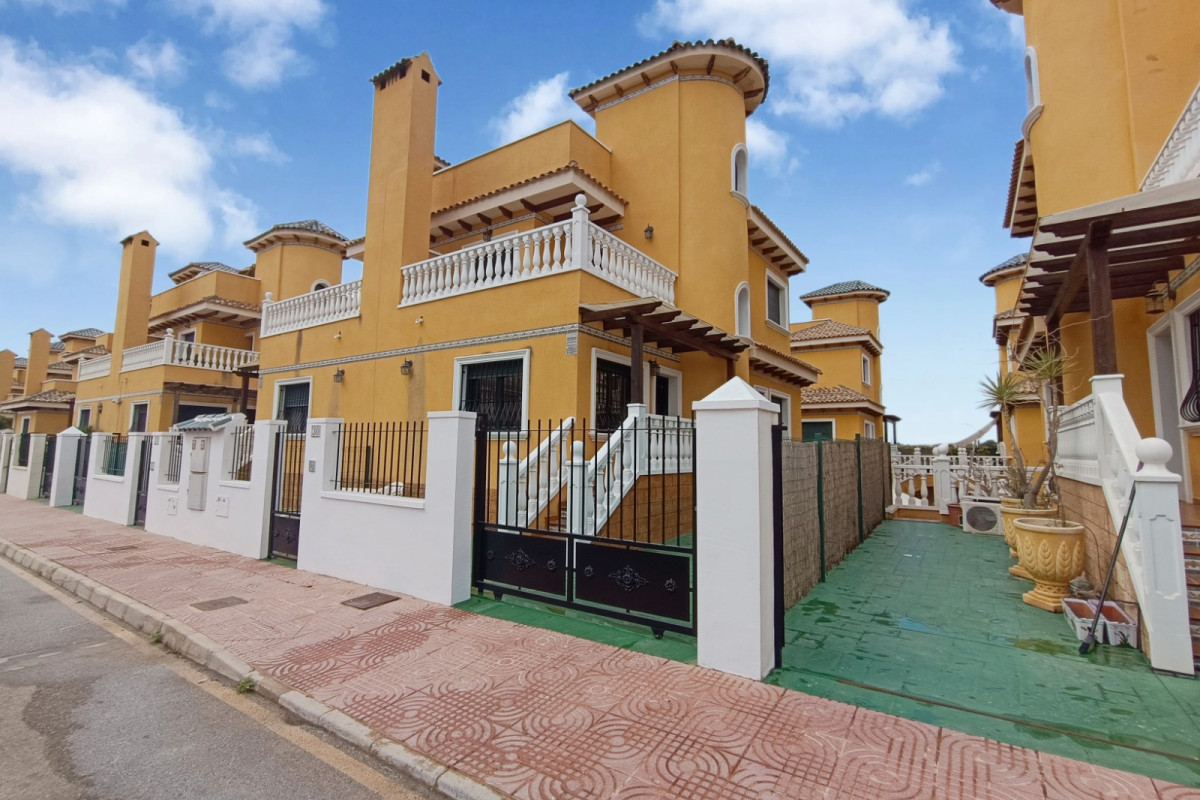 Resale - Semi Detached Villa - Ciudad Quesada - Lo Marabu