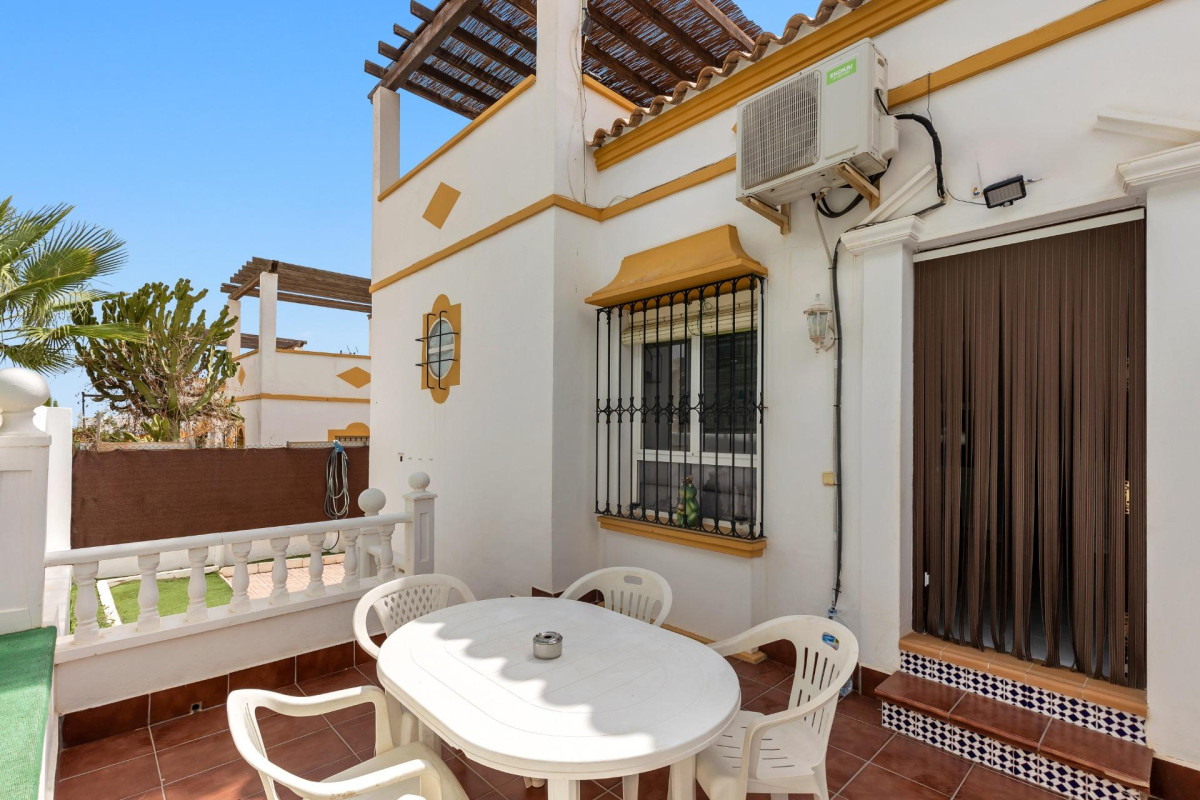 Resale - Terraced house - Torrevieja - Los altos