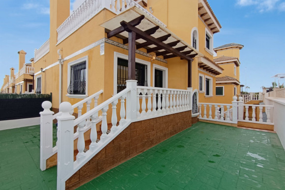 Resale - Semi Detached Villa - Ciudad Quesada - Lo Marabu