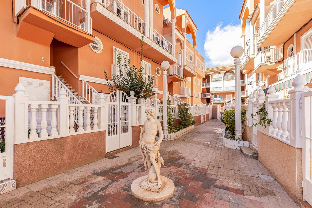 Resale - Apartment  - Torrevieja - La Mata pueblo