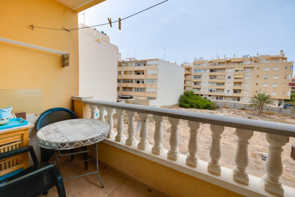 Resale - Apartment  - Torrevieja - Playa de Los Locos-Curva del Palangre